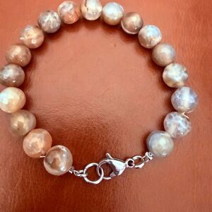 Chic Agate Beaded Bracelet with Silver Clasp
